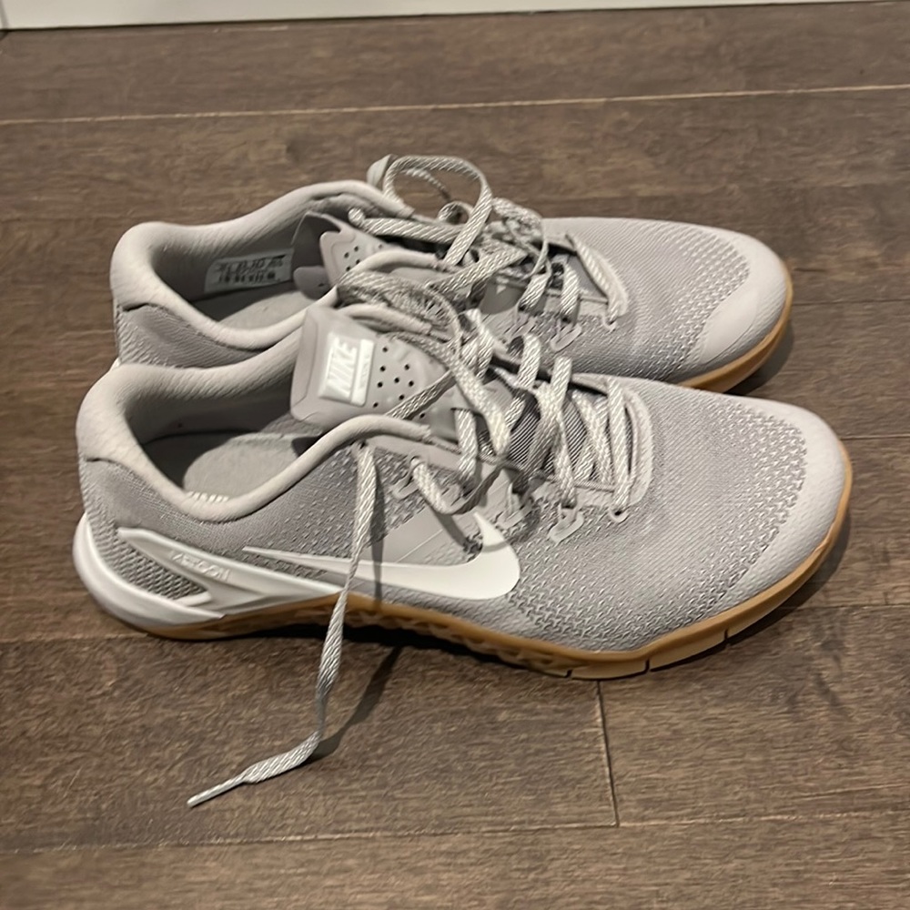 Nike Metcon 4 men’s size 10.5 grey gum
